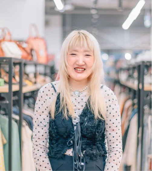 本部 店舖營運部 經理 沈 Betty