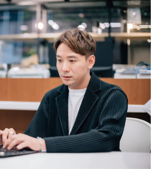 本部 教育課 副理 方 Sam